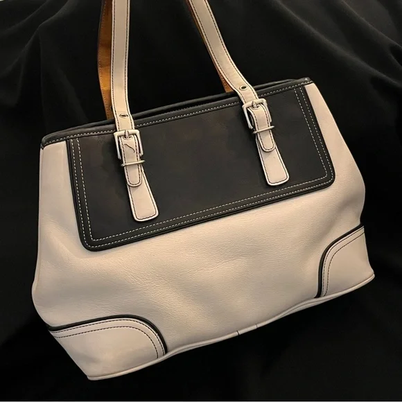 Coach - Picture 3 of 14